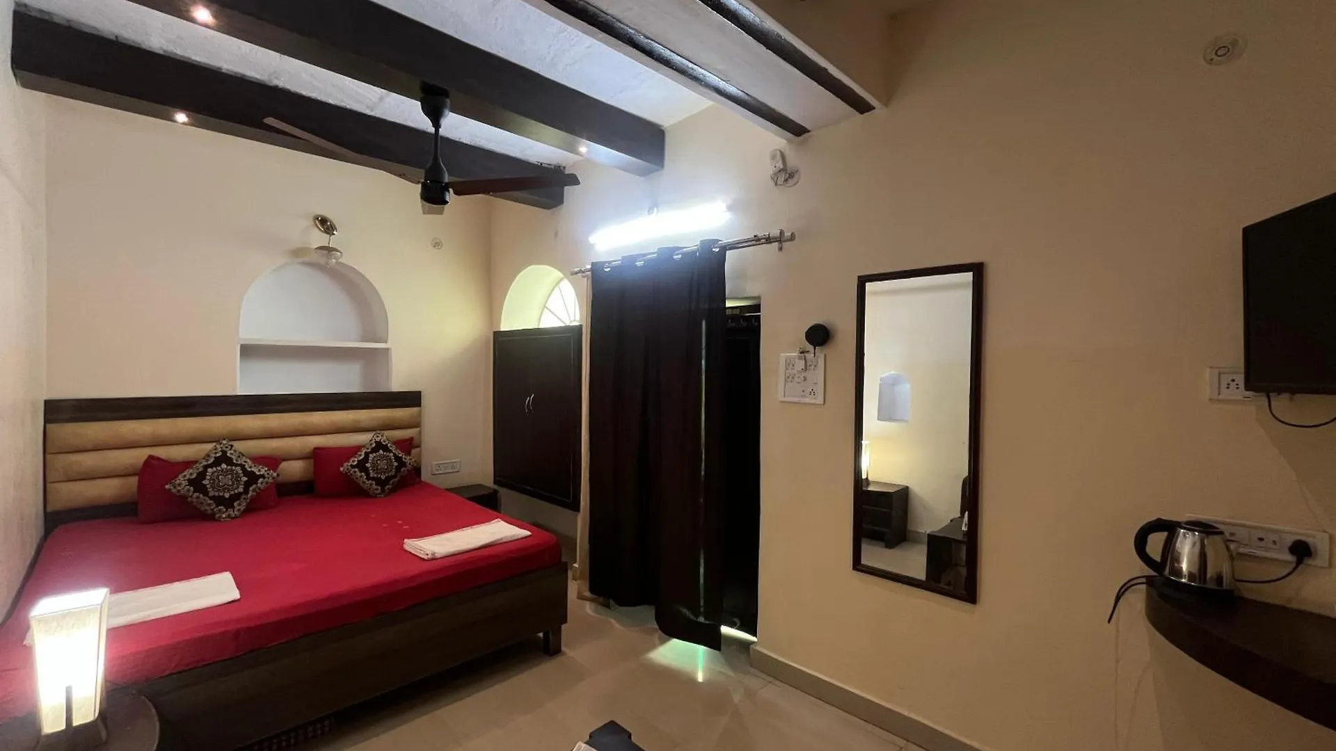Foreigners Inn Varanasi Bed & Breakfast