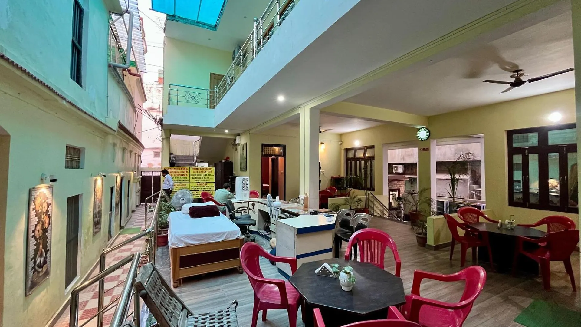 Foreigners Inn Varanasi