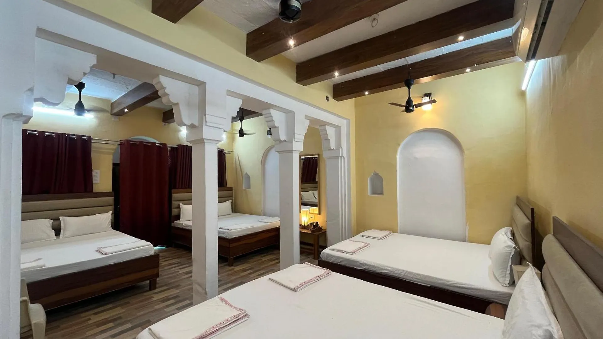 Foreigners Inn Varanasi Bed & Breakfast
