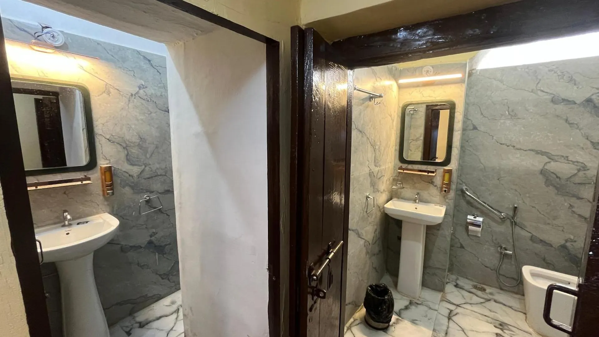 Foreigners Inn Varanasi Bed & Breakfast